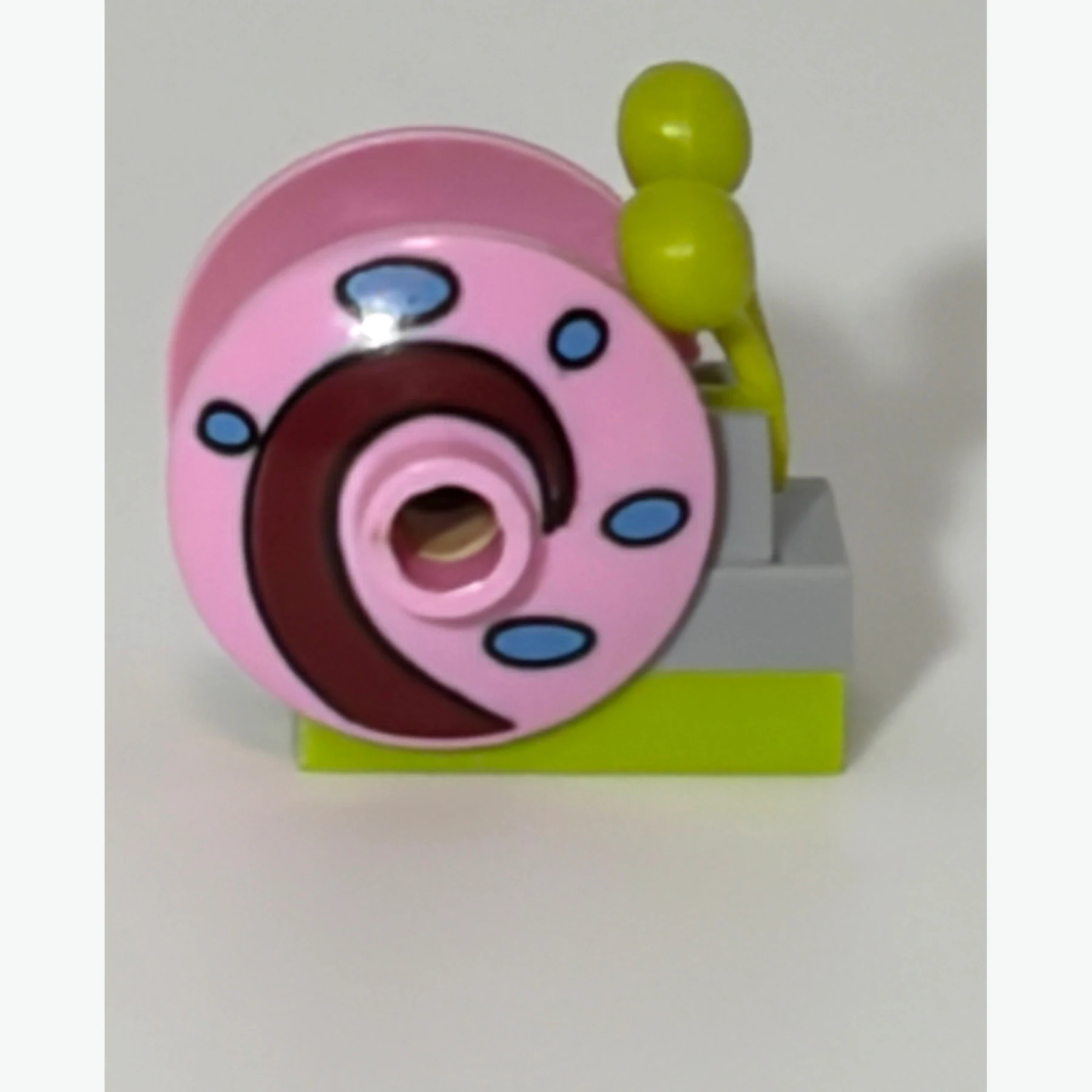 LEGO Gary the Snail Minifigure - Image 5